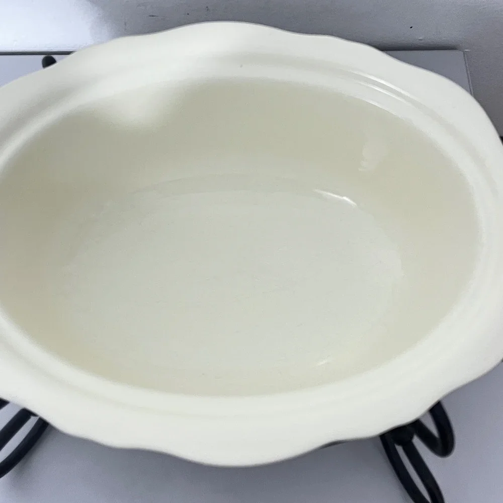 Hospitality Collection Casserole Dish  Cream Scalloped Metal Stand
